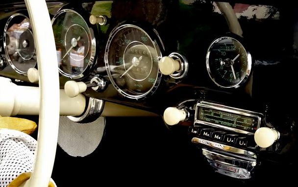 Das AMPIRE CPR60 Autoradio ist das erste seiner Art in echtem 1-DIN Format mit drahtlosem Apple CarPlay und Android Auto